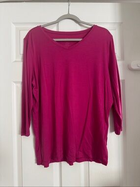 Woolx- “Elena” XL Women's Magenta V-Neck Long Sleeve Top. Gently Used Condition.